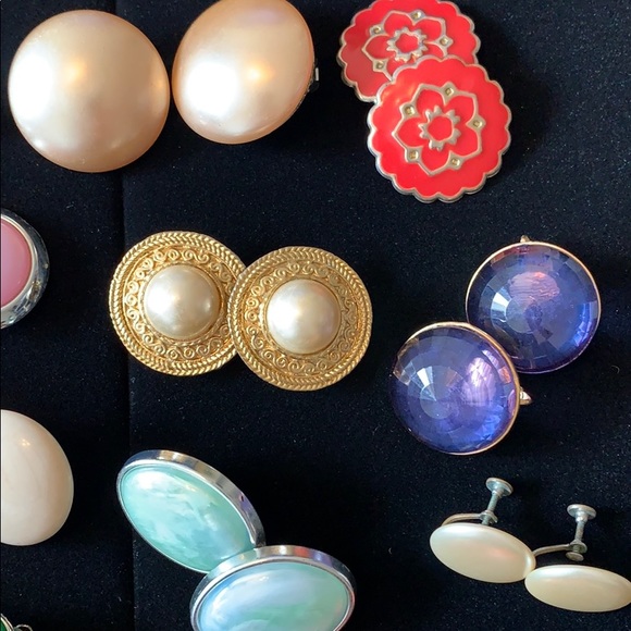 20 pair of Vintage button style clip on earrings - Picture 6 of 7
